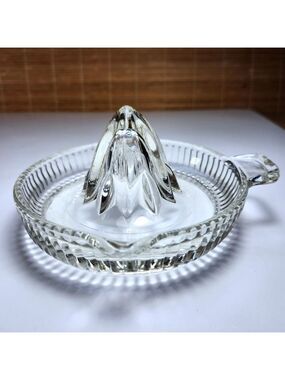 Vintage Clear Ribbed Glass Juicer Reamer 6" x 5.5" Citrus L9